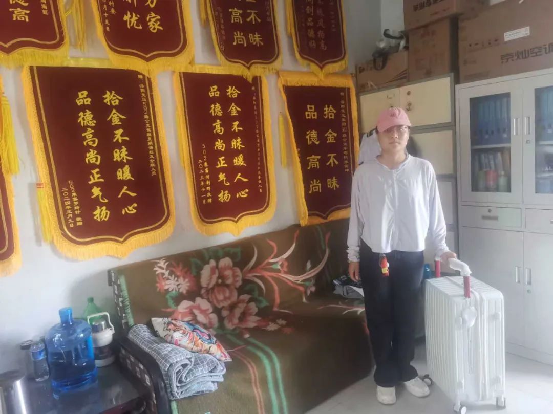 暖行洛城｜“意外收獲”行李箱后，交運(yùn)駕駛員這樣做……